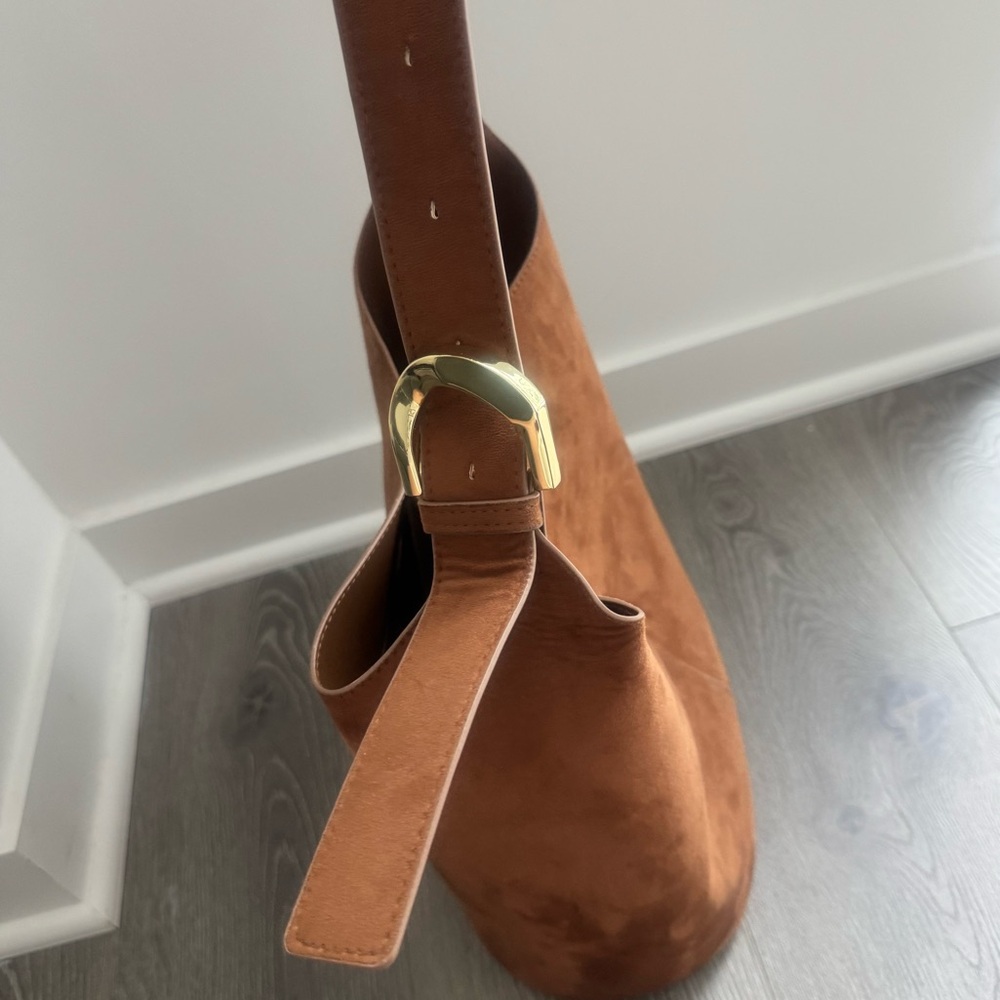 Elegant Brown Suede Shoulder Bag - Picture 5 of 5